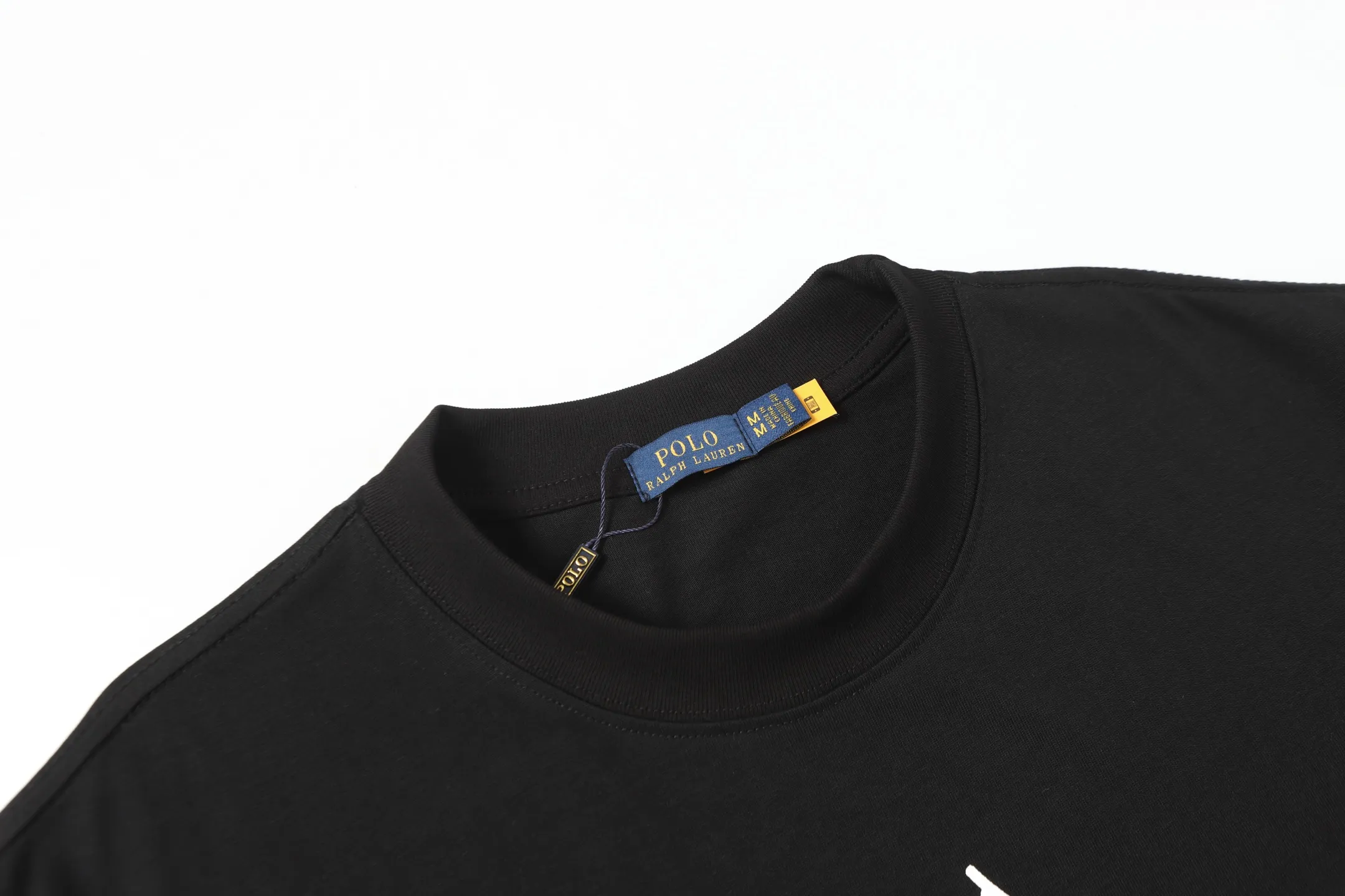 P130 Style number: A005 [Ralph Lauren classic printed round neck basic short-sleeve] Bar ✅270g double yarn fabric, custom-woven and dyed threads ✅Original sticker Scan the QR code to enter the official website ✅Large version, loose and stylish, can wear up to 210 pounds Color: black, white, navy blue, gray sky blue Size: S-XL